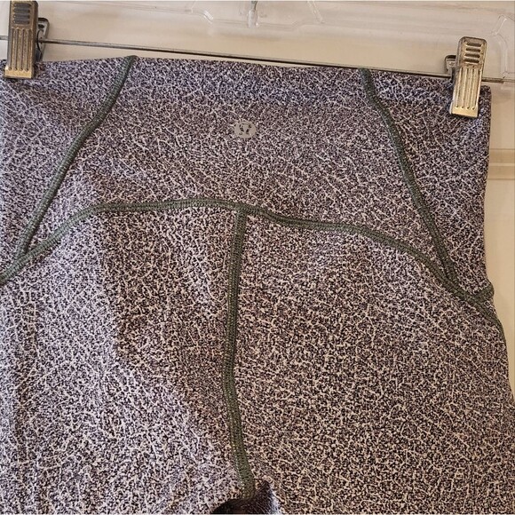 Lululemon gray and black mesh side cropped leggings size 4 - Picture 4 of 5